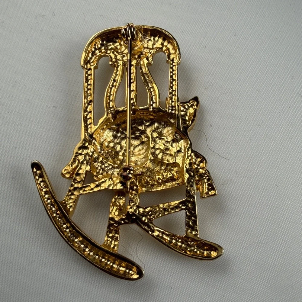 Vintage‎ cat on rocking chair GRA brooch pin gold tone